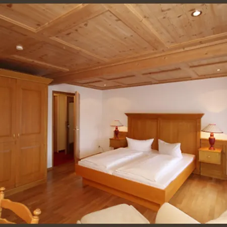 מלון Parkhotel Waldlust 3*