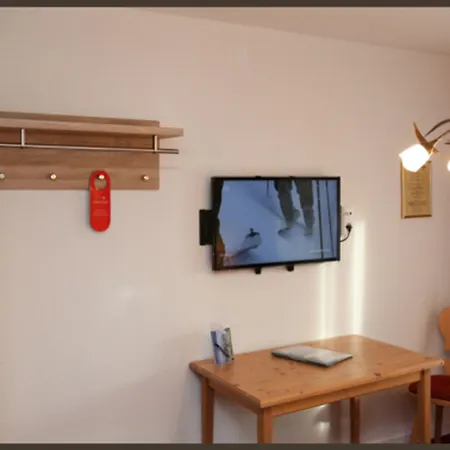 מלון Parkhotel Waldlust 3*